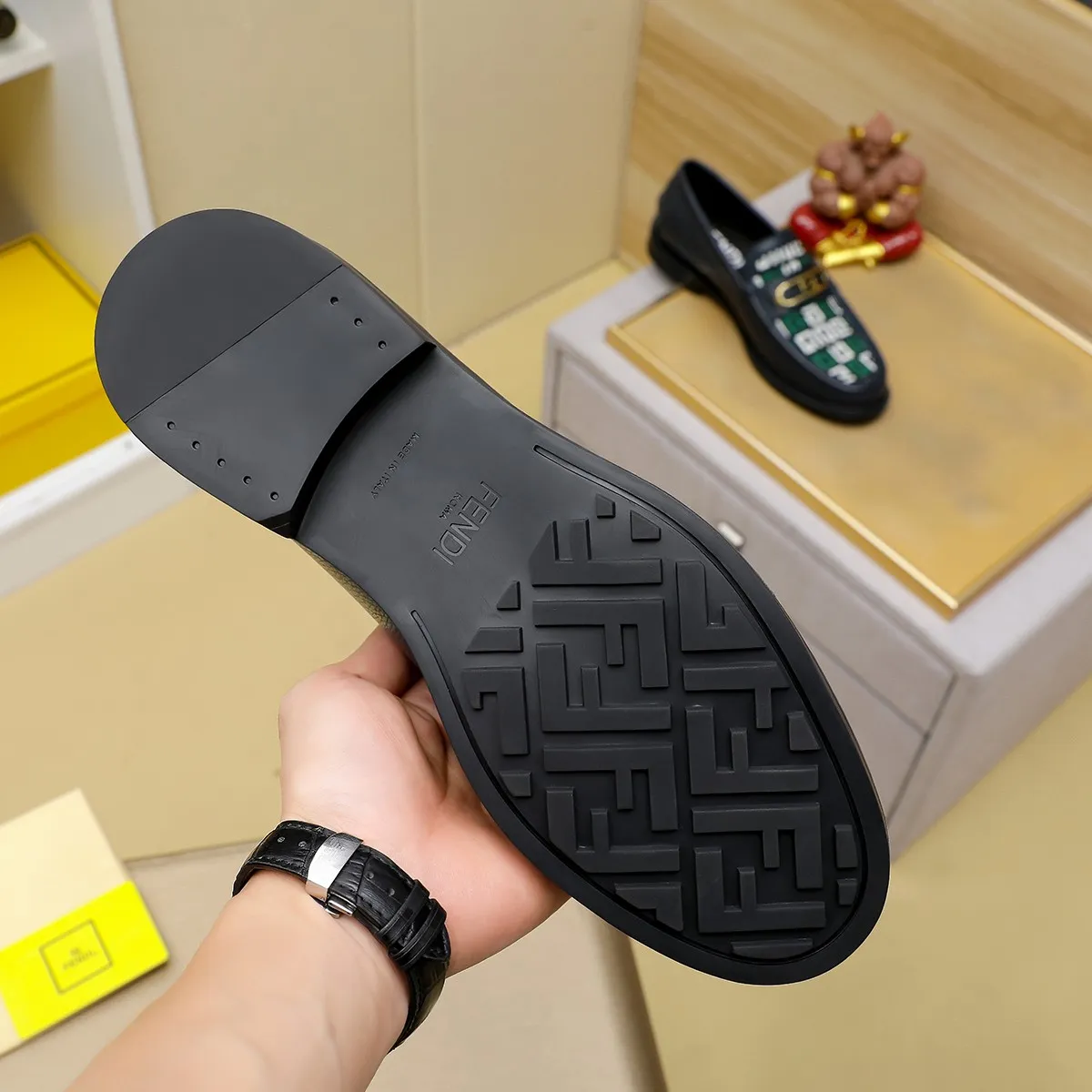 Men's shoes💰460 🕷🕷【FENDI】The latest men's formal leather shoes🇨🇳Classic series not to be missed💯The first layer is made of imported first-layer cowhide☘Original quality, the leather is smooth and delicate🎋The version is awesome, the perfect streamlined outline🍇🐮Leather lining, color, size 38-45...